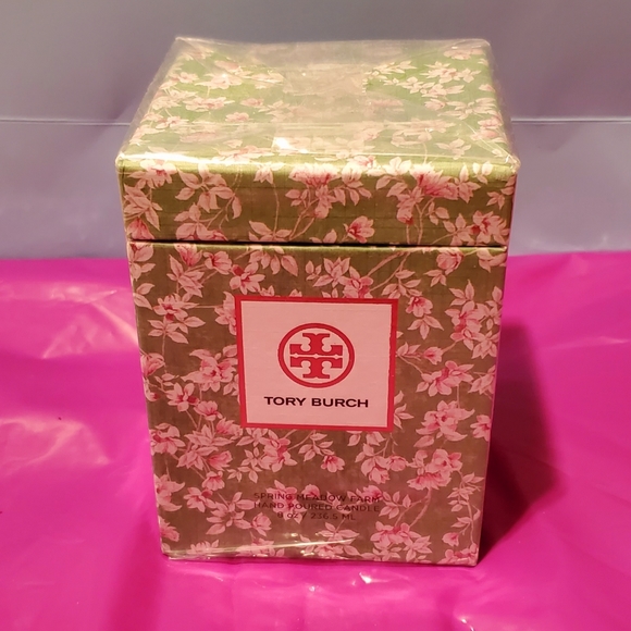 Tori Burch Spring Medow Farm Scent Candle NEW - Picture 4 of 4